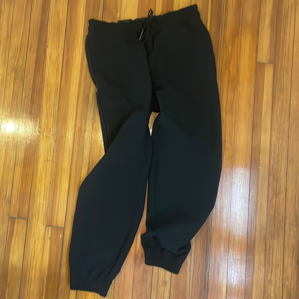 Athleta size 6 joggers with piping detail